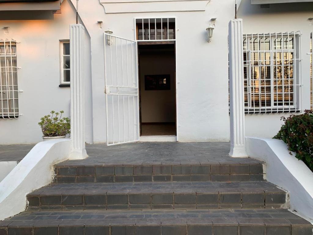 Weeping Classic Lodge Midrand Exterior foto